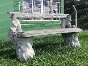 Banco de concreto com encosto, em formato tronco de árvore