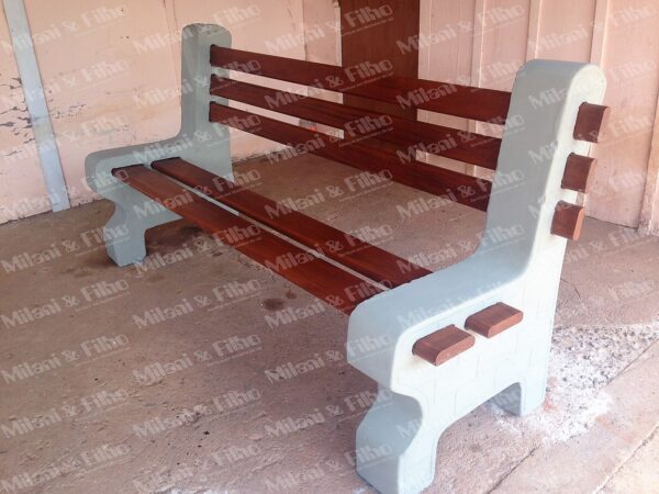 Banco concreto com pés em concreto e assento e encosto em madeira