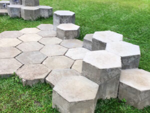 Banco concreto em blocos sextavados