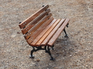 Banco de madeira, banco de praça, banco de jardim, banco infantil