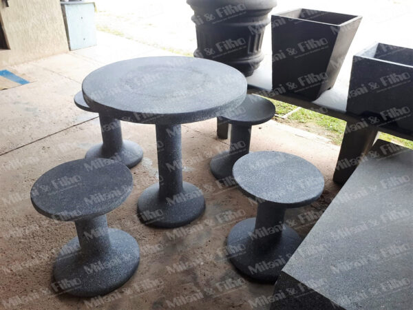 Mesa e banqueta em concreto