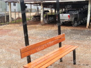 banco de vestiário com cabideiro