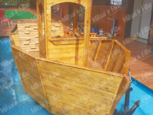 Playground barco em madeira